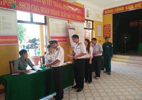 98,77% избирателей приняли участие в голосовании на всеобщих выборах во Вьетнаме - ảnh 1